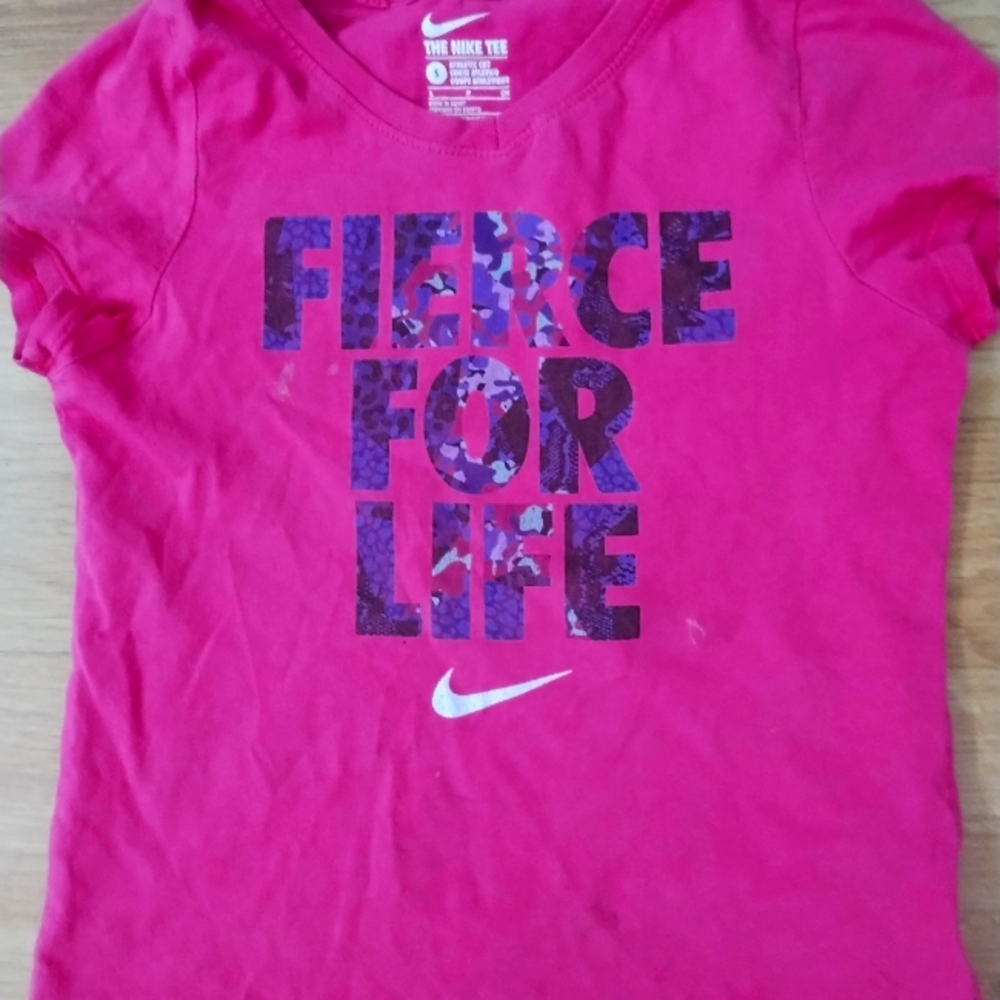 Girls Nike tshirt
